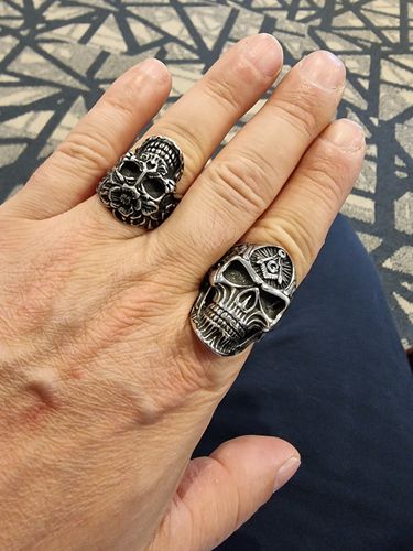 Customer photo review of Muerto Skull Ring