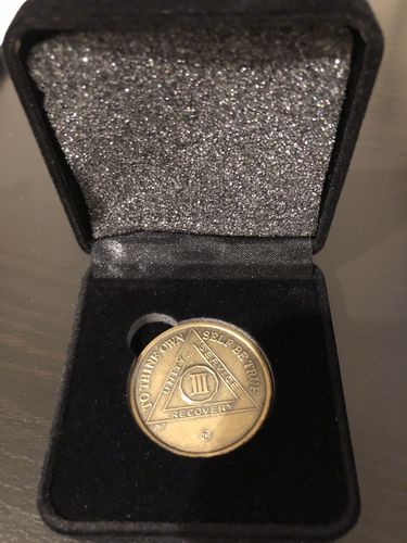 Customer photo review of 34mm Standard Size AA Medallion Velvet Box - Specialty Chip/Coin/Token Holder