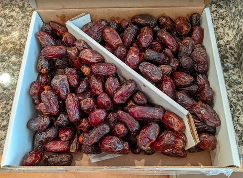 Customer photo review of Organic Rutab Medjool Dates Bulk Generic Box