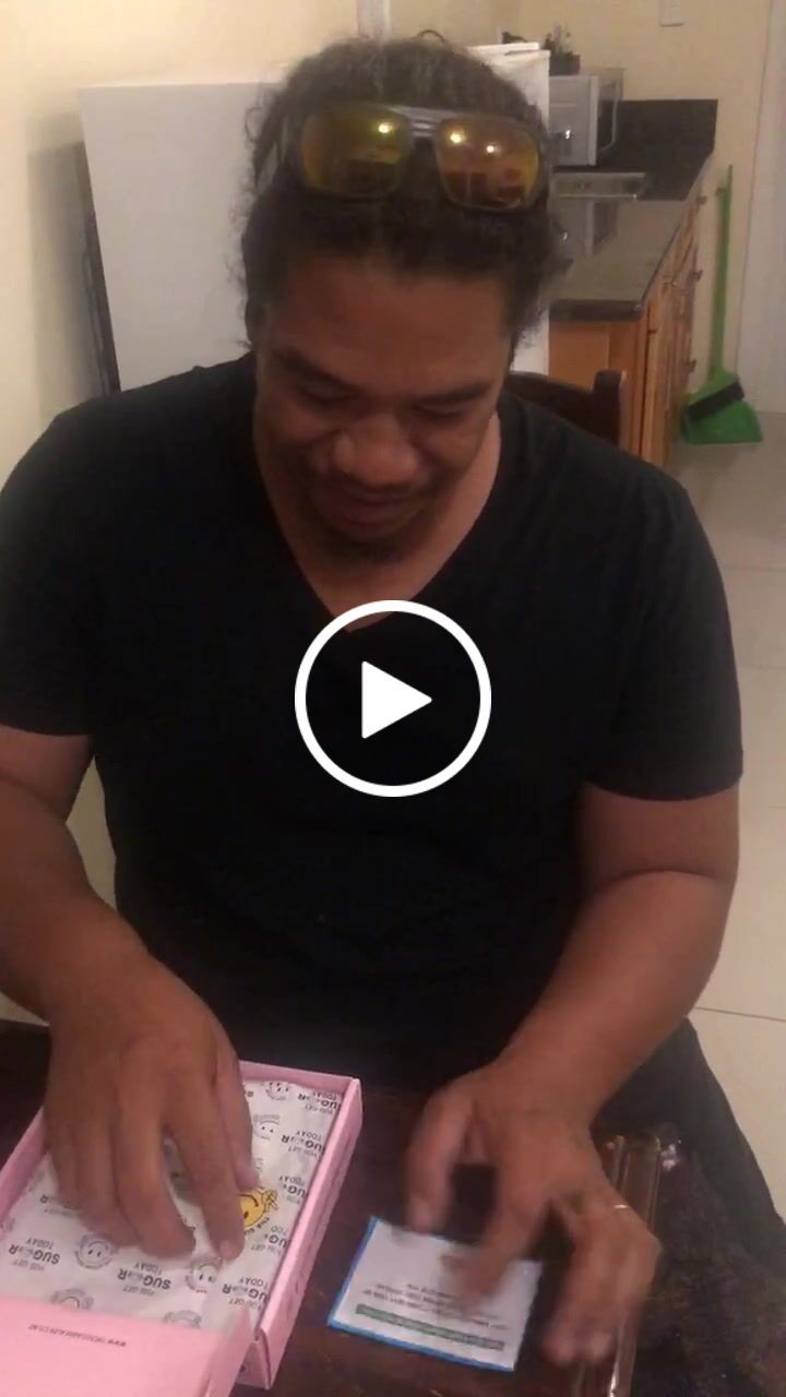 Customer video review of Custom message brownie