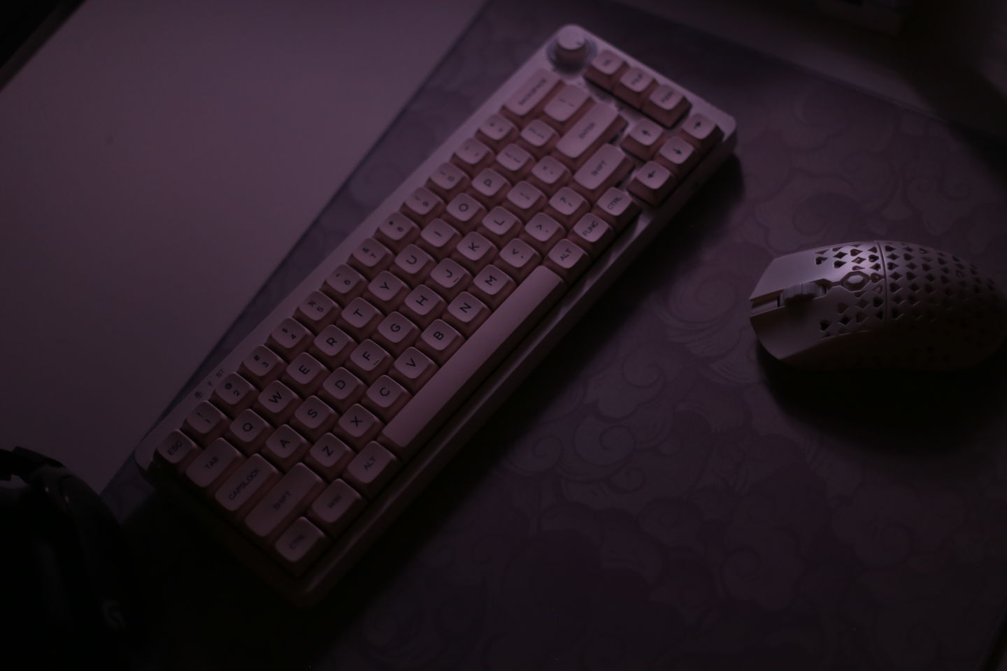 Customer photo review of Cloud White | Deskmat