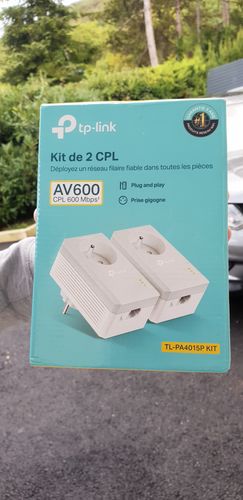 Avis photo d'un client sur TP-Link TL-PA4015PKIT Kit de 2 CPL AV 600 Mbps avec prise intégrée