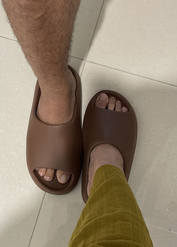 Customer photo review of Adidas Yeezy Slides 'Flax'