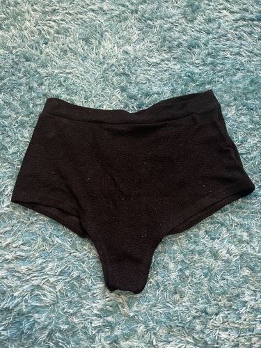 Customer photo review of Luminous High waist Bottoms BLACK