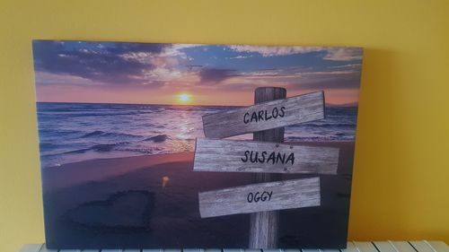 Customer photo review of Lienzo Muelle de Madera con Nombres Personalizados