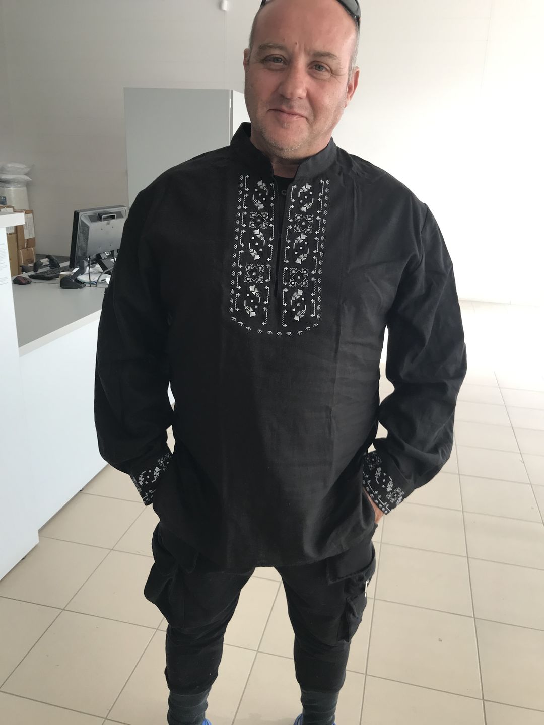Customer photo review of Мъжка ленена риза с маншети бродирана, с черна шевица "Защита"