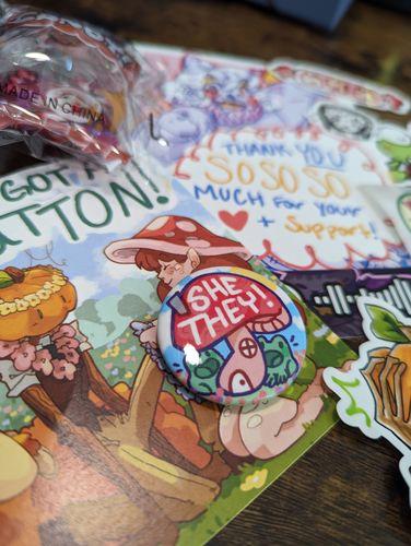 Customer photo review of Pronoun Frog Mushroom House Buttons 1.5 inch