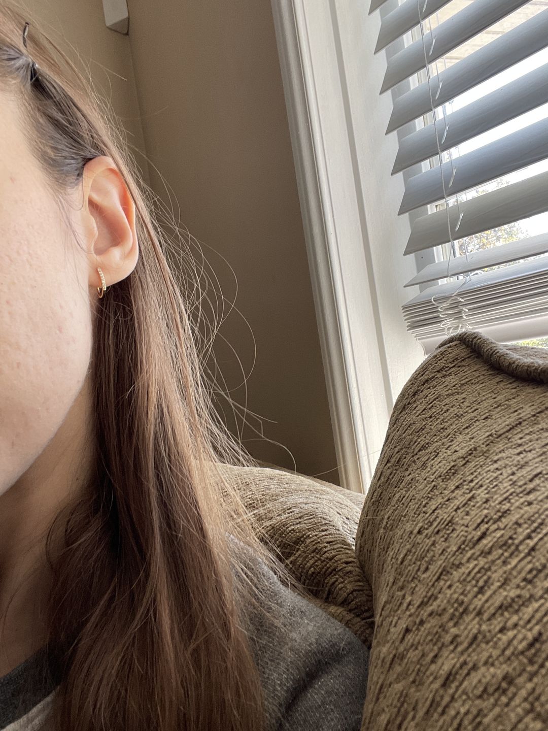 Customer photo review of Thin Band Ear Cuff