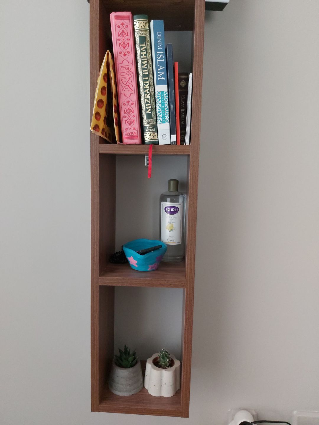 Customer photo review of Rani E3 Duvar Rafı 3 Bölmeli Minyatür Ceviz