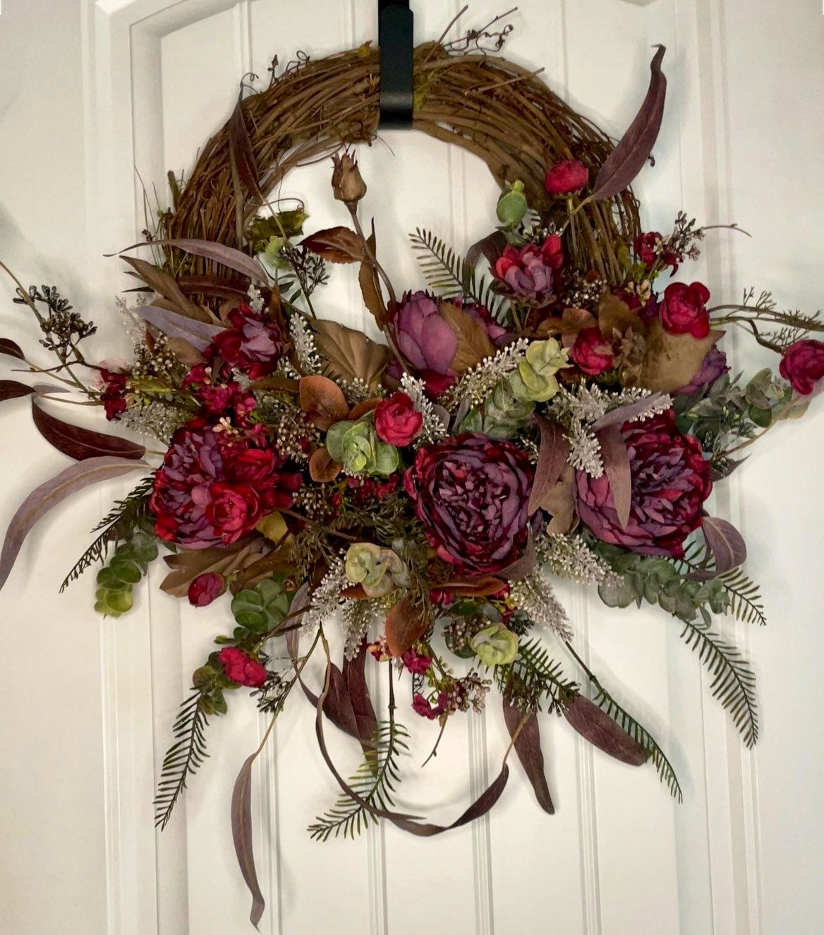 Customer photo review of 16" Round Grapevine Wreath - DECOE-035