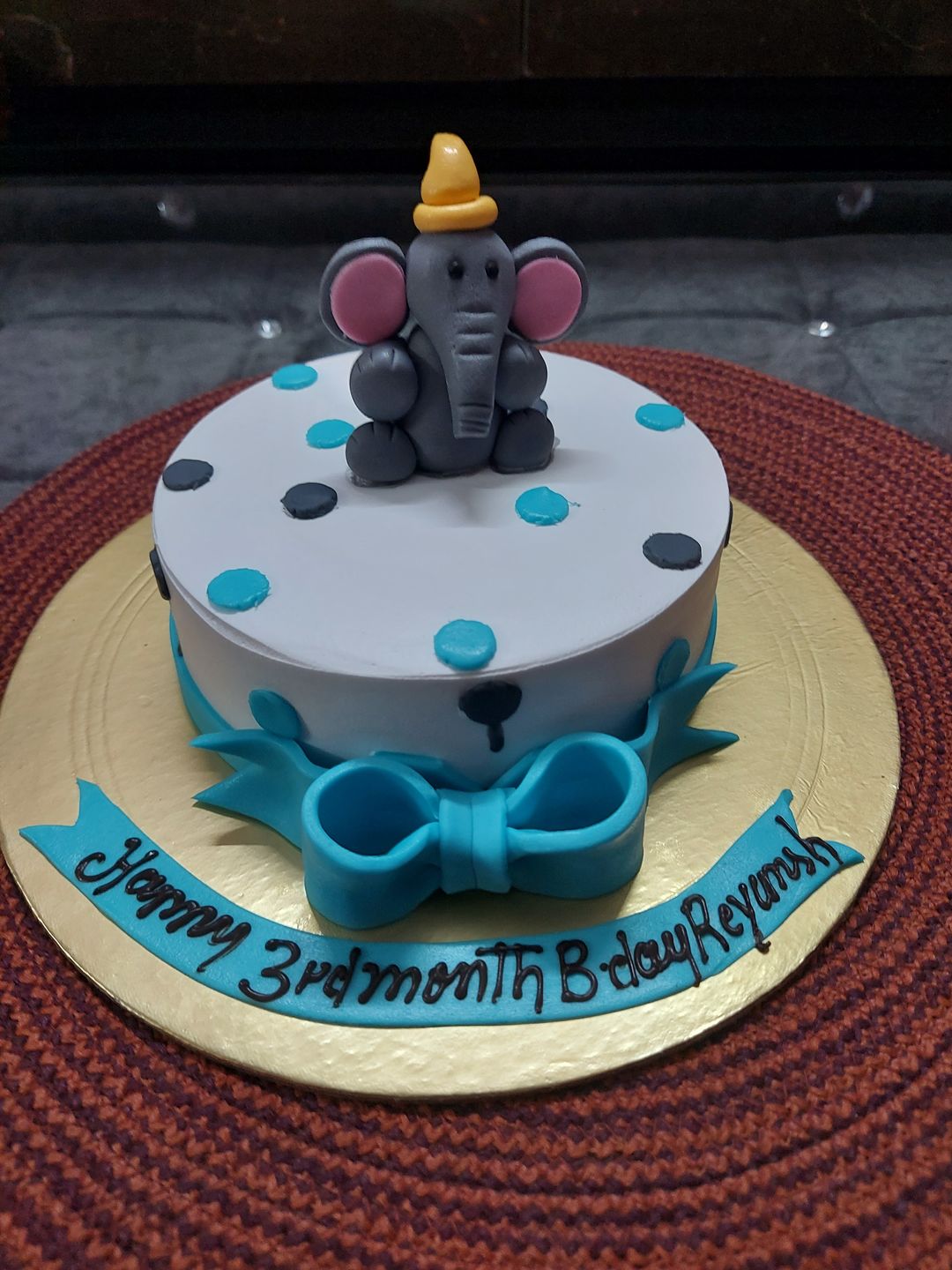 Customer photo review of White Elephant Cream Cake