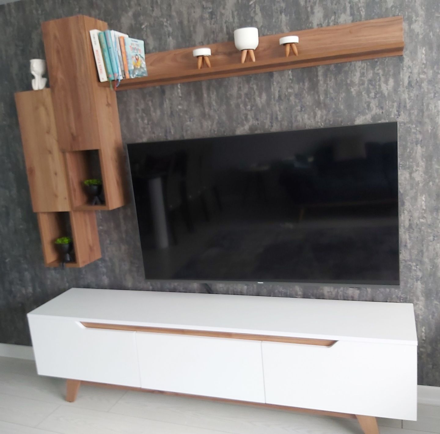 Customer photo review of Rani E2 Kapaklı 3 Bölmeli  Duvar Rafı Minyatür Ceviz
