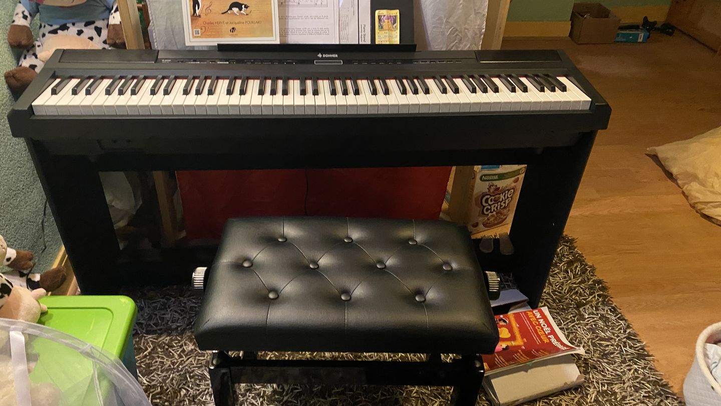 Customer photo review of Donner DEP-20S 88 touches lestées Clavier de Piano numériques   avec support et 3 pédale