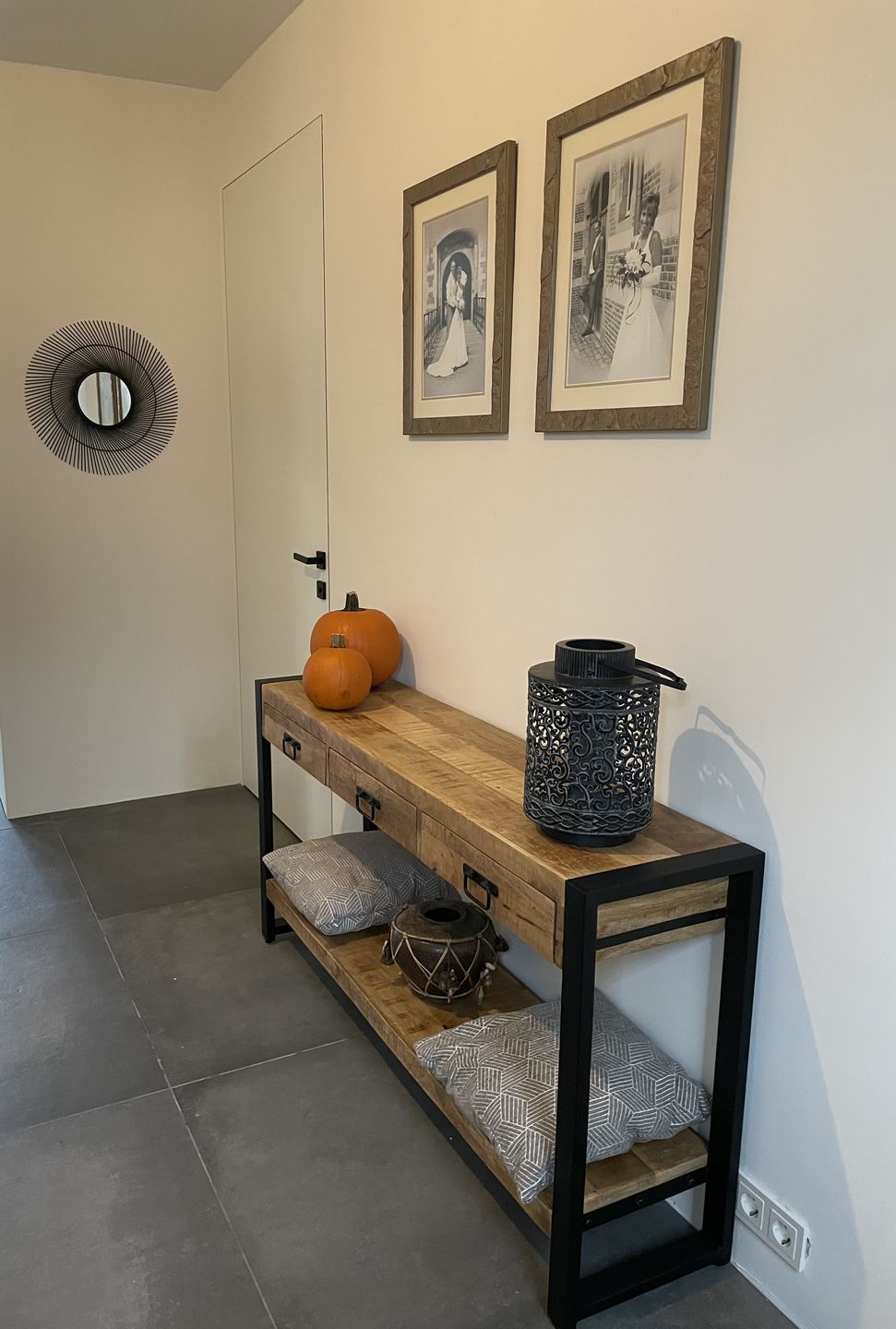 Customer photo review of Sidetable / Dressoir met lades Industrieel Design | Mangohout en Staal | 150x35x76cm