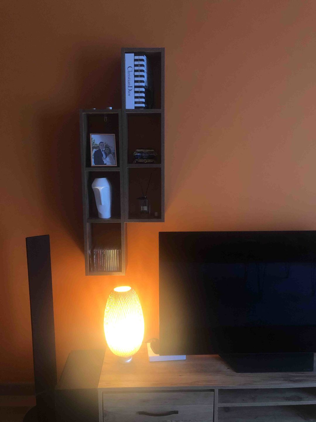 Customer photo review of Rani E3 Duvar Rafı 3 Bölmeli Minyatür Ceviz