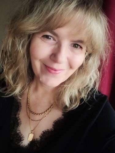 Customer photo review of Romance Necklace - Gold
