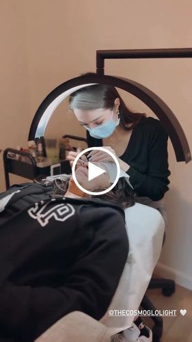 Customer video review of CosmoGlo Original Light Bundle + Phone Clip