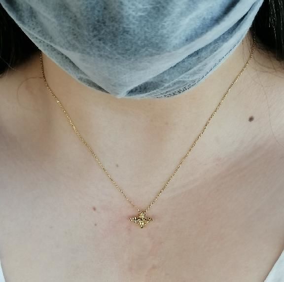 Customer photo review of Collar Queen Bee