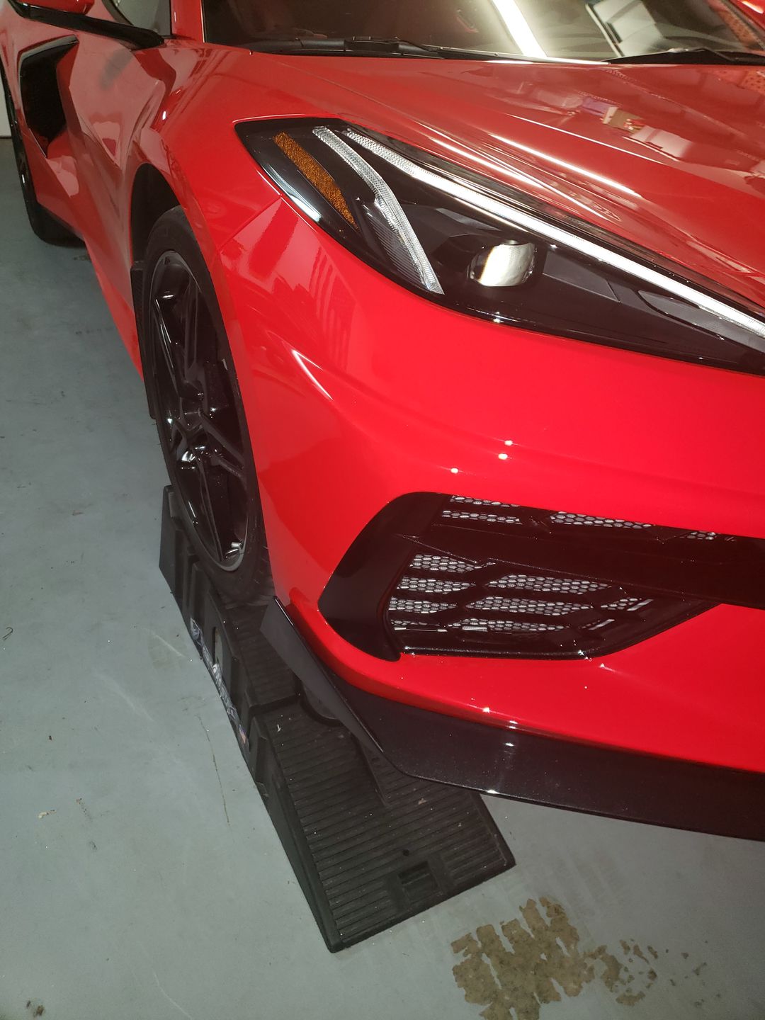 Customer photo review of Corvette C8 5VM Front Splitter (2-Piece Version) & Side Skirts