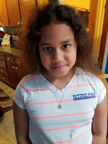 Customer photo review of Collar de nudo con tarjeta dedicatoria "Nunca olvides que te amo" - Leonesa