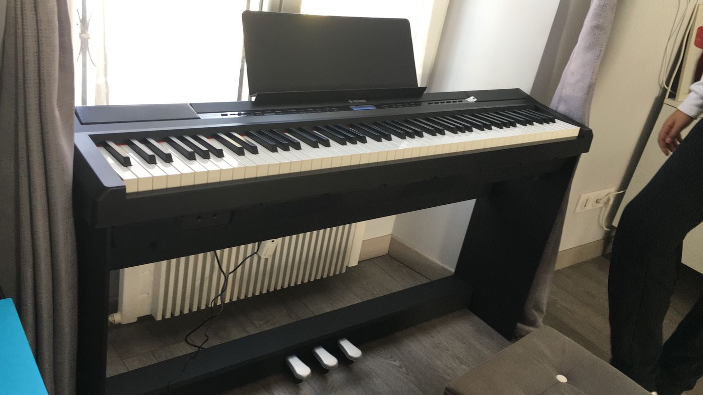 Customer photo review of Donner DEP-20S 88 touches lestées Clavier de Piano numériques   avec support et 3 pédale