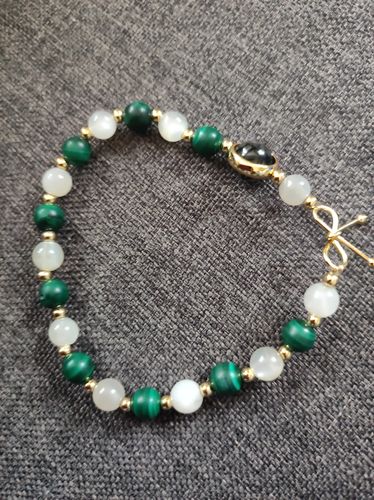 Customer photo review of Bracelet anti-douleur en malachite et pierre de lune | Or fin