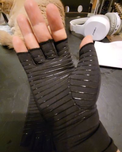 Customer photo review of MinasaMed Arthritis Kompressionshandschuhe