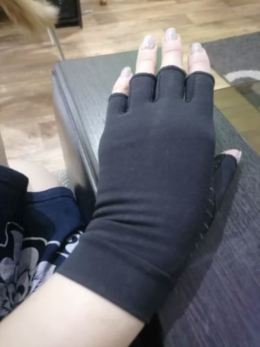 Customer photo review of MinasaMed Arthritis Kompressionshandschuhe
