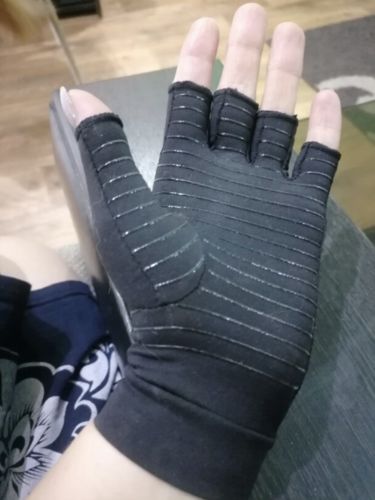 Customer photo review of MinasaMed Arthritis Kompressionshandschuhe