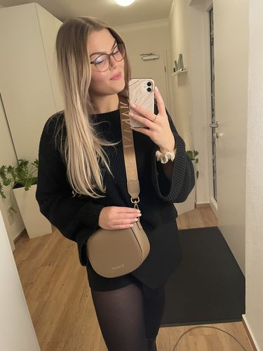 Customer photo review of NEILA - BROWN