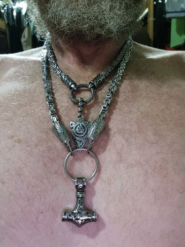 Customer photo review of Mjölnir Spirit Animal Necklace