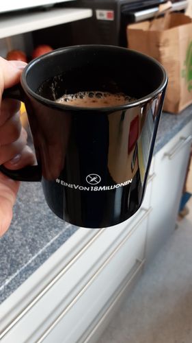 Customer photo review of TASSE • EINE VON 18 MILLIONEN - DUNKEL