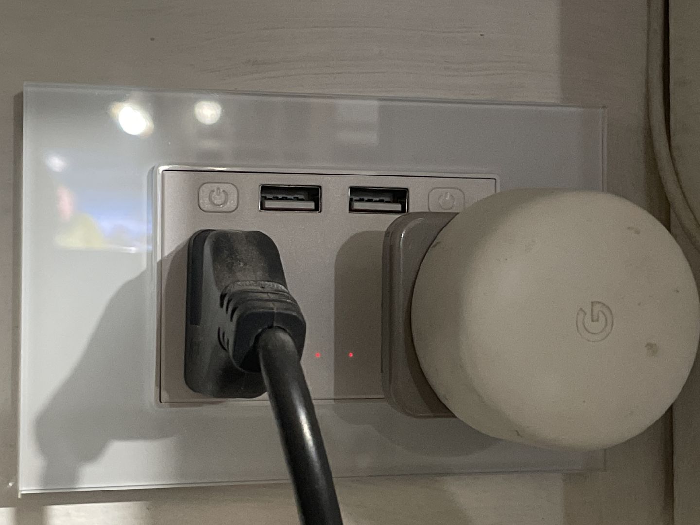 Customer photo review of Tomacorriente o enchufe con USB de pared wifi