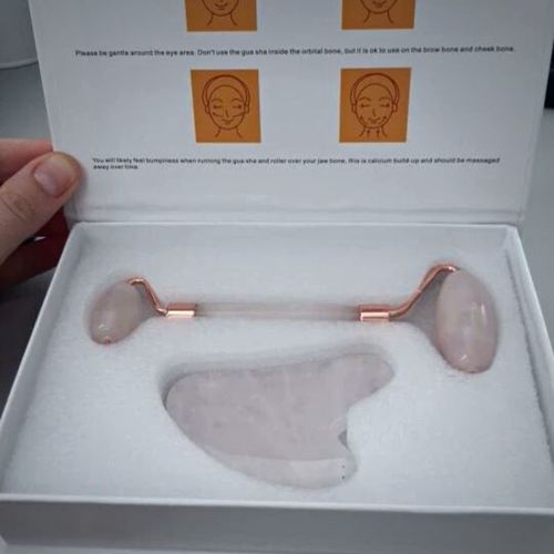 Customer photo review of Coffret Rouleau Facial & Gua Sha en Quartz Rose