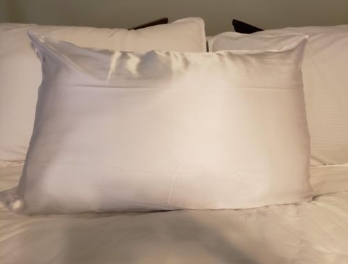 Customer photo review of White 22 Momme Mulberry Silk Pillowcase