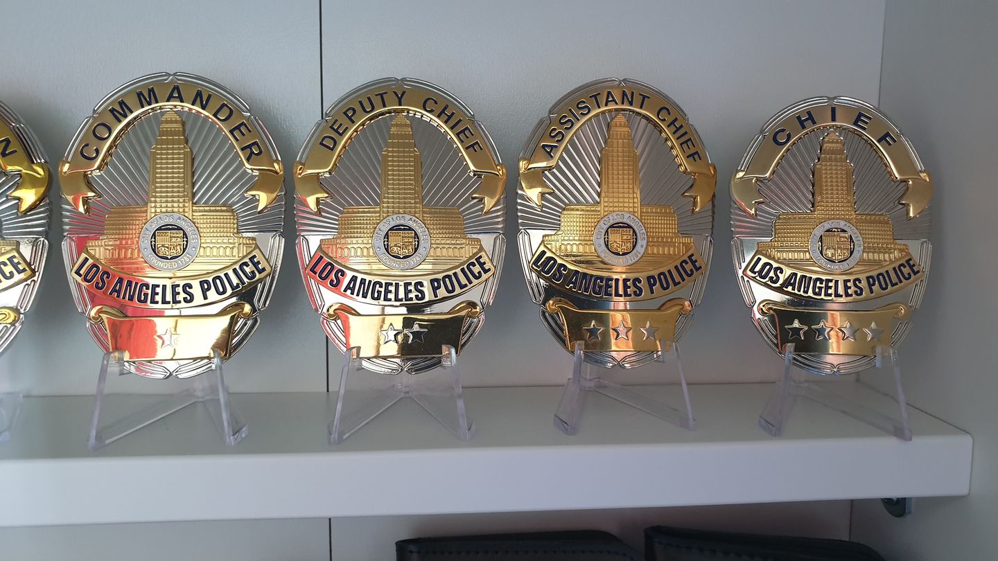 Customer photo review of LAPD Los Angeles Police Chief Badge Solid Copper Replica Movie Props With Four Star