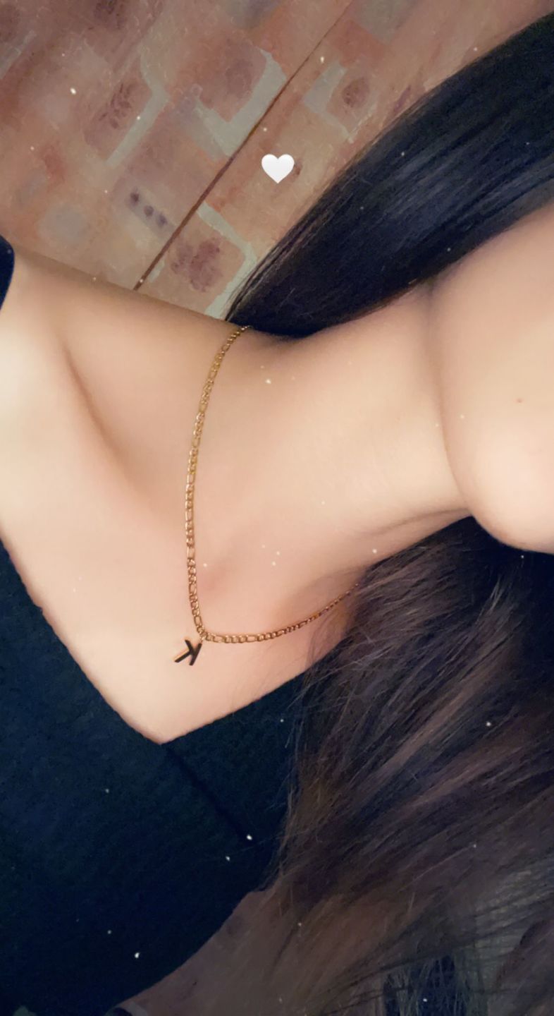 Customer photo review of Classic Letter Halskette | 18K vergoldet