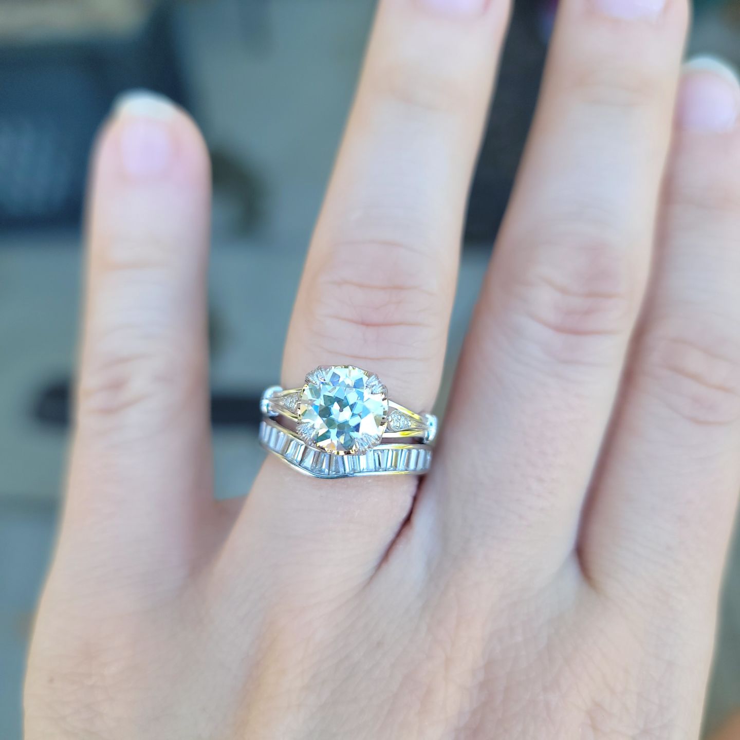 Customer photo review of Doveggs round vintage moissanite engagement ring