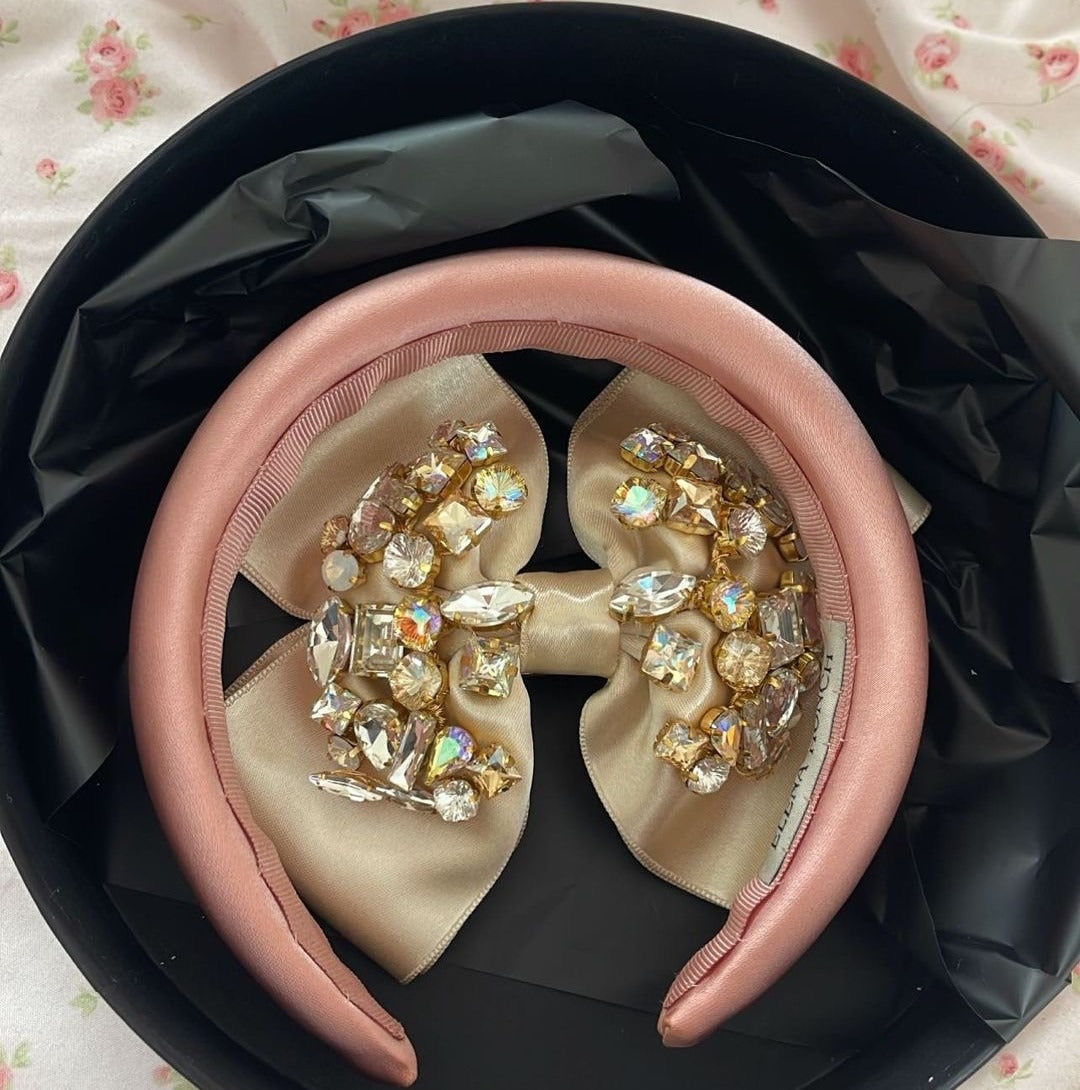 Customer photo review of Bow Amelia