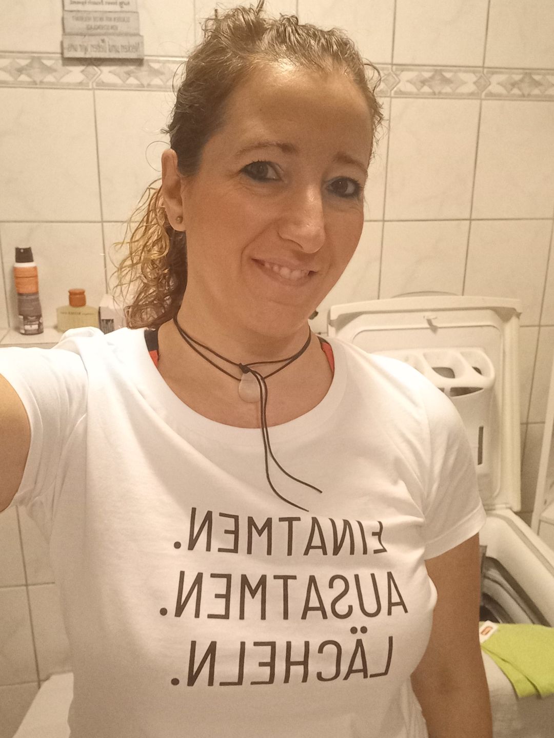 Customer photo review of Einatmen. Ausatmen. Lächeln. 100% Bio T-Shirt