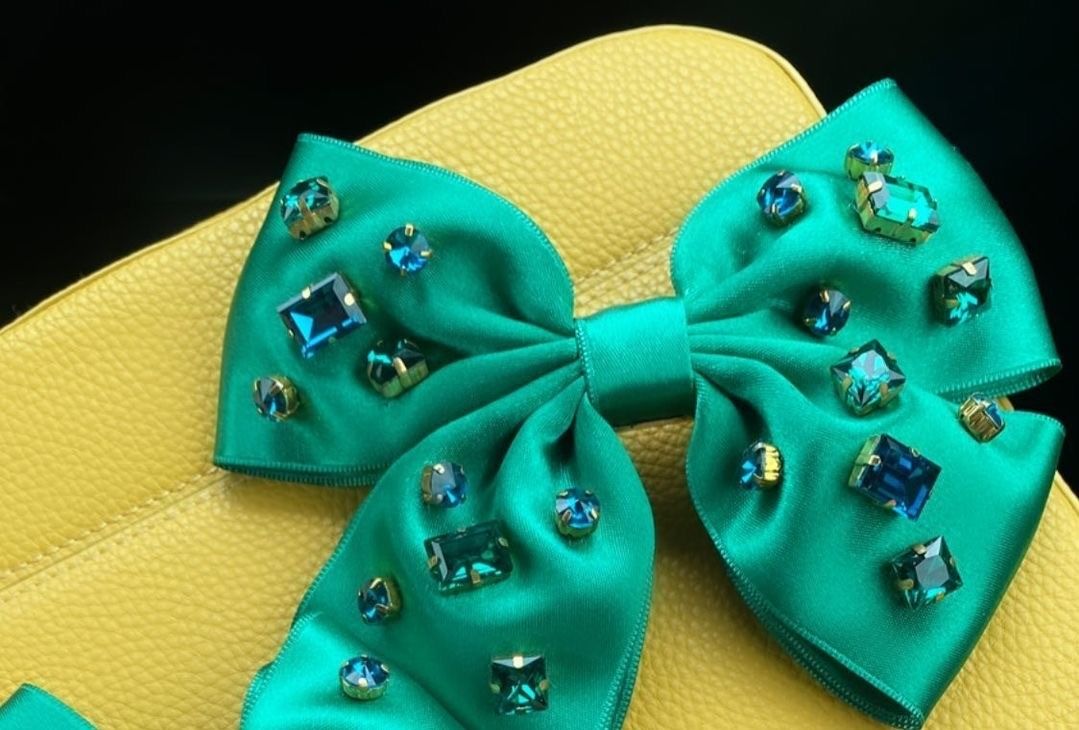 Customer photo review of Emerald Bow Amber