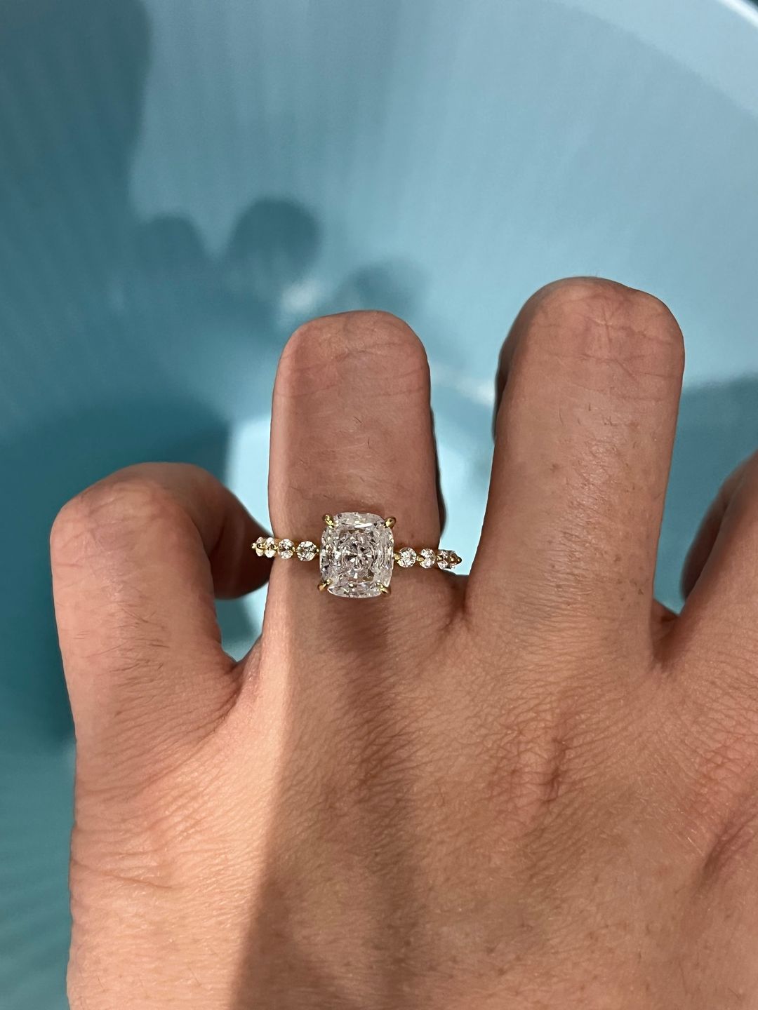 Customer photo review of Louily Exquisite 2.0 Carat Cushion Cut Engagement Ring