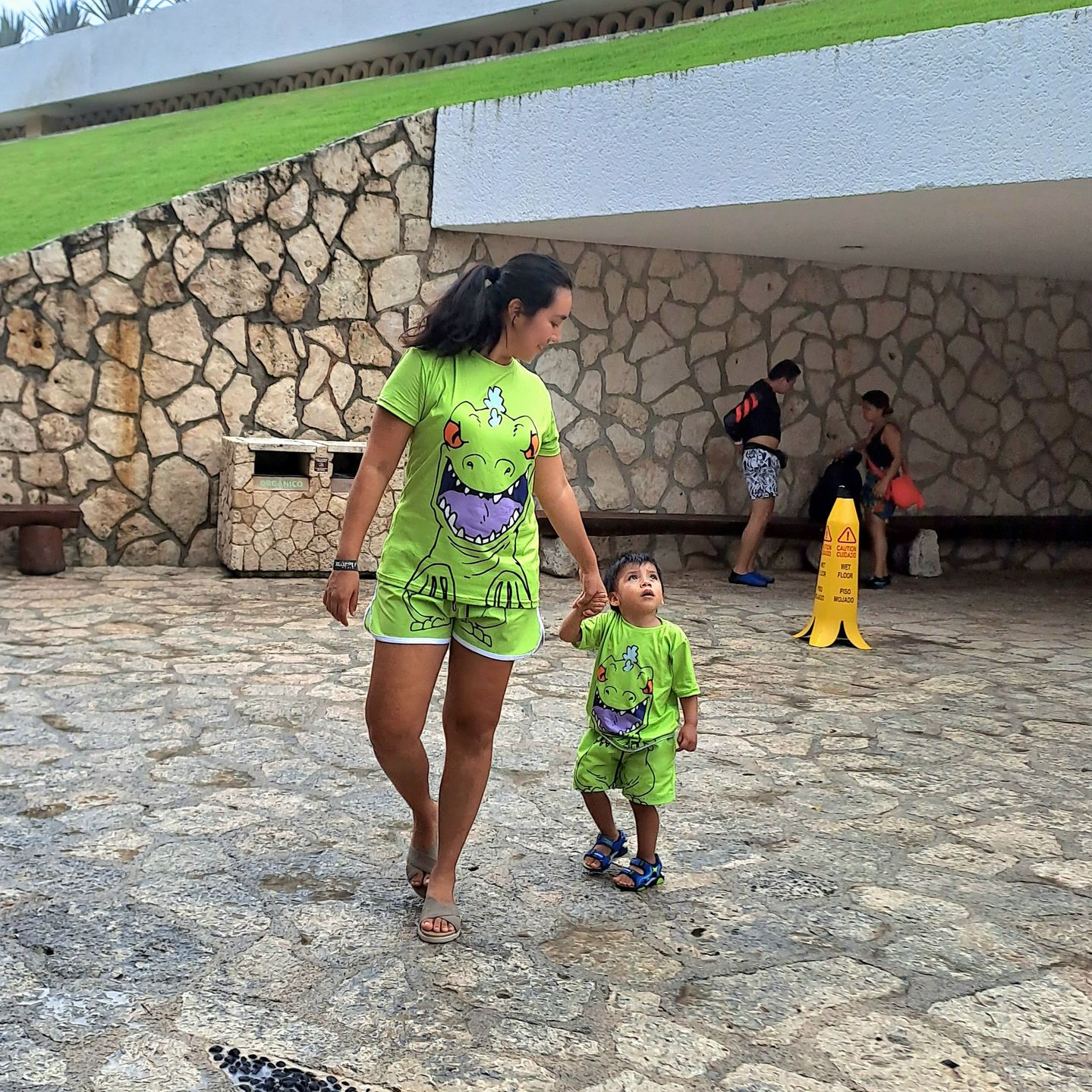 Customer photo review of Playera Pijama Reptar Oficial