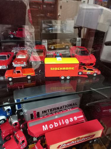 Customer photo review of 1967 Ford F-100 with Sidchrome Enclosed Car Hauler 1:64 Diecast Model Car