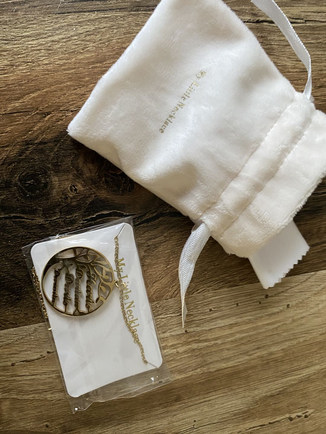 Customer photo review of Collier Prénom Arbre Généalogique - Arbre de vie