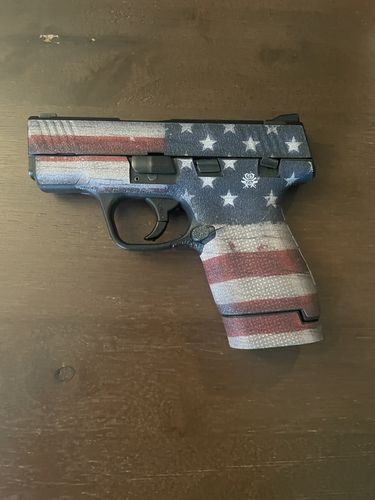 Customer photo review of Decal Grip for S&W M&P 9mm/.40 Shield - Old Glory