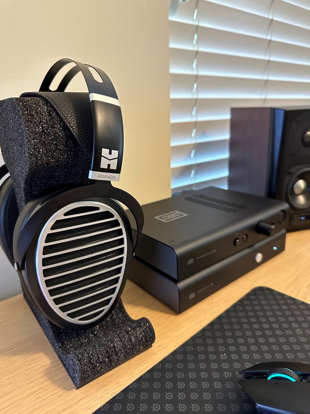 Customer photo review of Hifiman Ananda Planar Magnetic  Headphones - Stealth Magnets