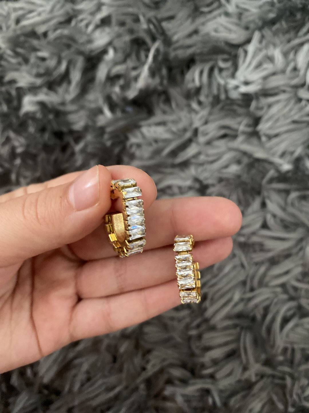 Customer photo review of Icy Baguette Ohrstecker | 18K vergoldet