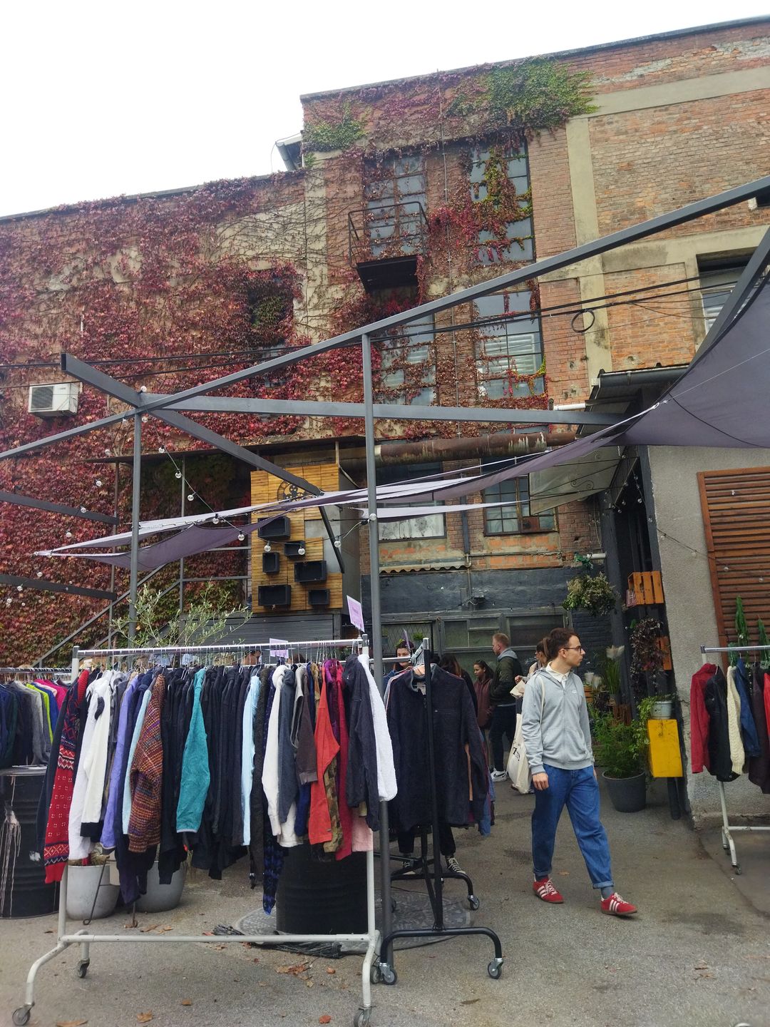 Customer photo review of ZAGREB, 29. & 30. Listopad - Vintage & Preloved Sale