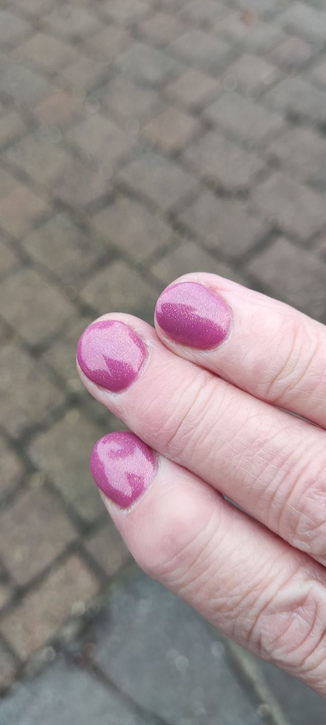 Customer photo review of Semilac 377 Shimmer Stone Ruby UV Gel Polish 7ml